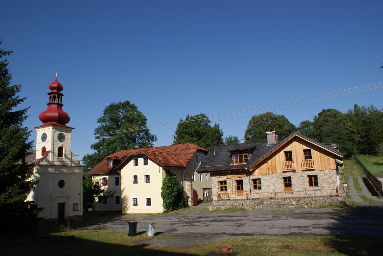 Abgeschiedene Ferienwohnung Im Boehmerwald Kasperske Hory Esterno foto