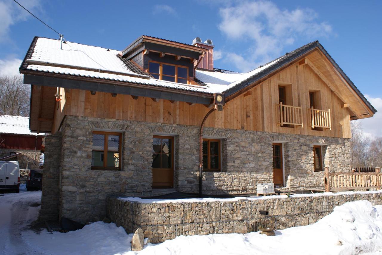 Abgeschiedene Ferienwohnung Im Boehmerwald Kasperske Hory Esterno foto